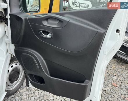 Белый Рено Трафик, объемом двигателя 2 л и пробегом 185 тыс. км за 17999 $, фото 38 на Automoto.ua