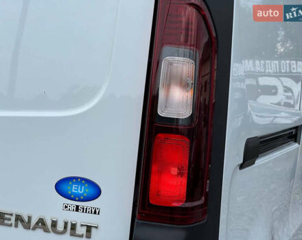 Белый Рено Трафик, объемом двигателя 2 л и пробегом 185 тыс. км за 17999 $, фото 31 на Automoto.ua