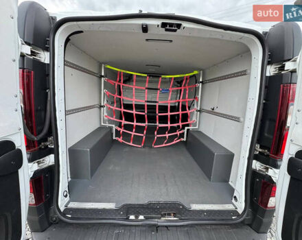 Белый Рено Трафик, объемом двигателя 2 л и пробегом 185 тыс. км за 17999 $, фото 43 на Automoto.ua