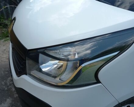 Белый Рено Трафик, объемом двигателя 2 л и пробегом 180 тыс. км за 14200 $, фото 1 на Automoto.ua