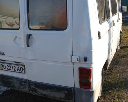 Белый Рено Трафик, объемом двигателя 2.1 л и пробегом 100 тыс. км за 1600 $, фото 1 на Automoto.ua
