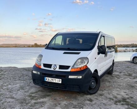 Белый Рено Трафик, объемом двигателя 2.5 л и пробегом 282 тыс. км за 7700 $, фото 3 на Automoto.ua