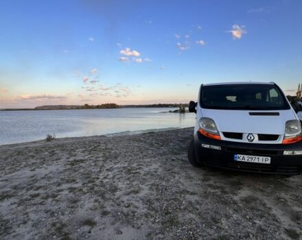 Белый Рено Трафик, объемом двигателя 2.5 л и пробегом 282 тыс. км за 7700 $, фото 4 на Automoto.ua