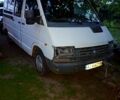 Белый Рено Трафик, объемом двигателя 2.5 л и пробегом 350 тыс. км за 1550 $, фото 1 на Automoto.ua