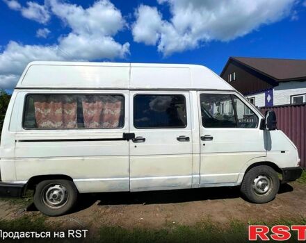 Білий Рено Трафік, об'ємом двигуна 2.5 л та пробігом 200 тис. км за 2800 $, фото 1 на Automoto.ua