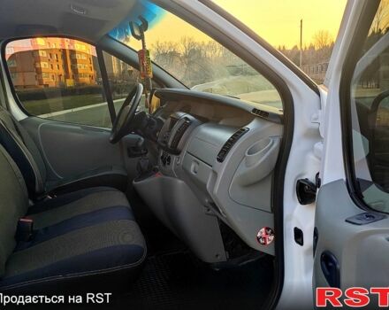 Белый Рено Трафик, объемом двигателя 2 л и пробегом 350 тыс. км за 7800 $, фото 10 на Automoto.ua