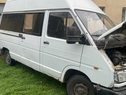 Белый Рено Трафик, объемом двигателя 2.4 л и пробегом 3 тыс. км за 1654 $, фото 1 на Automoto.ua