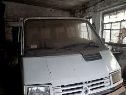 Білий Рено Трафік, об'ємом двигуна 2 л та пробігом 300 тис. км за 1500 $, фото 1 на Automoto.ua