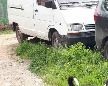 Белый Рено Трафик, объемом двигателя 2.1 л и пробегом 250 тыс. км за 1183 $, фото 1 на Automoto.ua