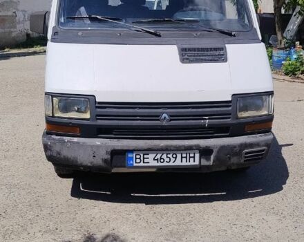 Белый Рено Трафик, объемом двигателя 2.2 л и пробегом 386 тыс. км за 1500 $, фото 1 на Automoto.ua