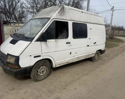 Белый Рено Трафик, объемом двигателя 2.5 л и пробегом 200 тыс. км за 461 $, фото 1 на Automoto.ua