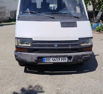 Белый Рено Трафик, объемом двигателя 2.1 л и пробегом 386 тыс. км за 1700 $, фото 1 на Automoto.ua