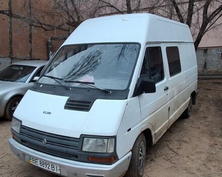 Білий Рено Трафік, об'ємом двигуна 2.5 л та пробігом 460 тис. км за 2100 $, фото 1 на Automoto.ua