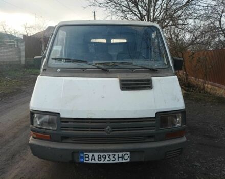 Белый Рено Трафик, объемом двигателя 2.2 л и пробегом 255 тыс. км за 1600 $, фото 1 на Automoto.ua