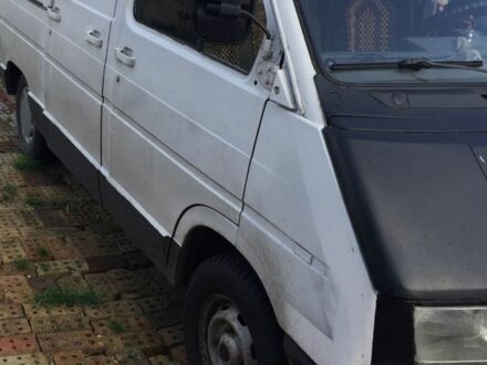 Белый Рено Трафик, объемом двигателя 2.5 л и пробегом 1 тыс. км за 1800 $, фото 1 на Automoto.ua