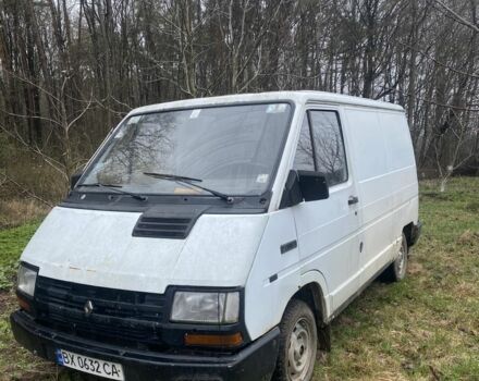 Білий Рено Трафік, об'ємом двигуна 2.1 л та пробігом 400 тис. км за 850 $, фото 1 на Automoto.ua