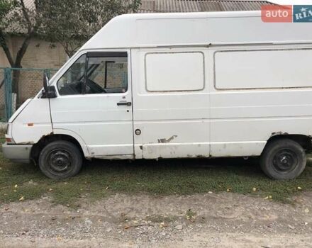 Білий Рено Трафік, об'ємом двигуна 2.5 л та пробігом 300 тис. км за 1650 $, фото 1 на Automoto.ua