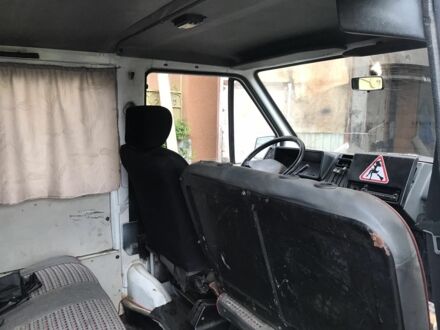 Белый Рено Трафик, объемом двигателя 2.5 л и пробегом 65 тыс. км за 2500 $, фото 1 на Automoto.ua