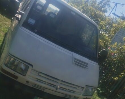 Белый Рено Трафик, объемом двигателя 2 л и пробегом 500 тыс. км за 2439 $, фото 1 на Automoto.ua