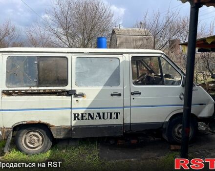 Белый Рено Трафик, объемом двигателя 1.8 л и пробегом 100 тыс. км за 250 $, фото 1 на Automoto.ua