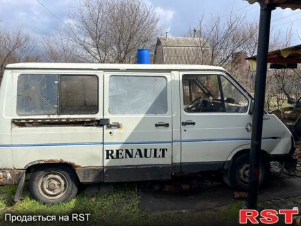 Белый Рено Трафик, объемом двигателя 1.8 л и пробегом 100 тыс. км за 250 $, фото 1 на Automoto.ua