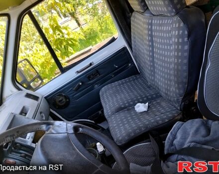 Белый Рено Трафик, объемом двигателя 2.5 л и пробегом 350 тыс. км за 1900 $, фото 1 на Automoto.ua