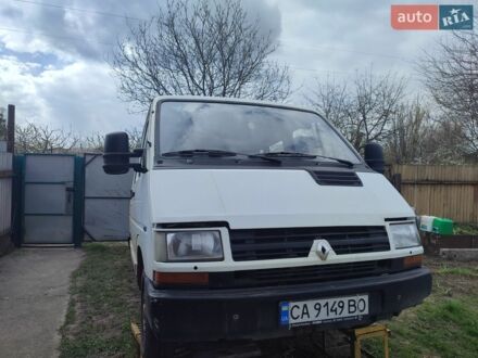 Белый Рено Трафик, объемом двигателя 2.1 л и пробегом 460 тыс. км за 650 $, фото 1 на Automoto.ua