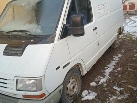 Білий Рено Трафік, об'ємом двигуна 2.5 л та пробігом 220 тис. км за 3000 $, фото 1 на Automoto.ua