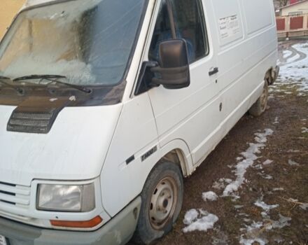 Белый Рено Трафик, объемом двигателя 2.5 л и пробегом 220 тыс. км за 3000 $, фото 1 на Automoto.ua