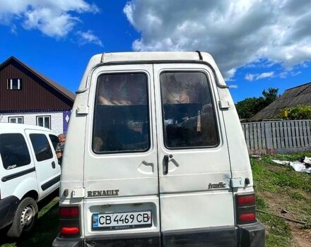 Белый Рено Трафик, объемом двигателя 2.5 л и пробегом 845 тыс. км за 2000 $, фото 1 на Automoto.ua