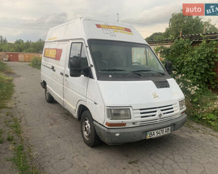 Белый Рено Трафик, объемом двигателя 2.5 л и пробегом 333 тыс. км за 1700 $, фото 1 на Automoto.ua