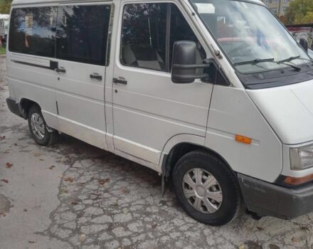 Белый Рено Трафик, объемом двигателя 2.5 л и пробегом 295 тыс. км за 2600 $, фото 1 на Automoto.ua