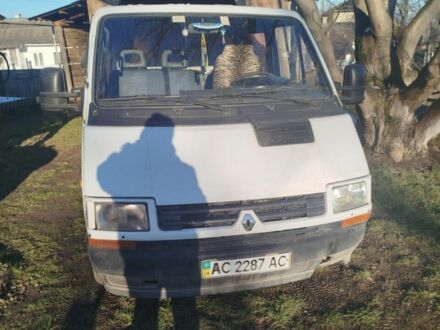 Белый Рено Трафик, объемом двигателя 2.5 л и пробегом 250 тыс. км за 2100 $, фото 1 на Automoto.ua