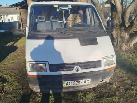 Белый Рено Трафик, объемом двигателя 2.5 л и пробегом 250 тыс. км за 2100 $, фото 1 на Automoto.ua