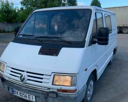 Белый Рено Трафик, объемом двигателя 2.5 л и пробегом 250 тыс. км за 1233 $, фото 1 на Automoto.ua