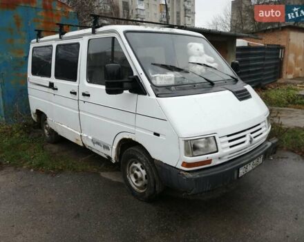 Белый Рено Трафик, объемом двигателя 1.9 л и пробегом 290 тыс. км за 1000 $, фото 1 на Automoto.ua
