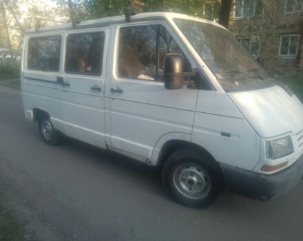 Белый Рено Трафик, объемом двигателя 1.9 л и пробегом 290 тыс. км за 950 $, фото 1 на Automoto.ua