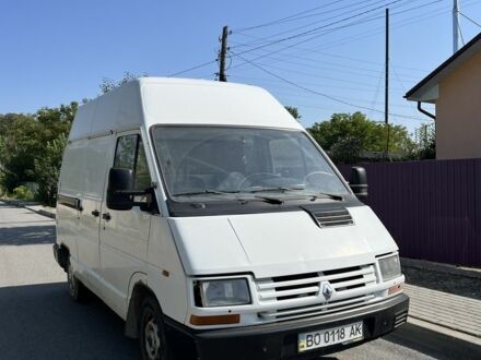 Белый Рено Трафик, объемом двигателя 2.5 л и пробегом 390 тыс. км за 1300 $, фото 1 на Automoto.ua