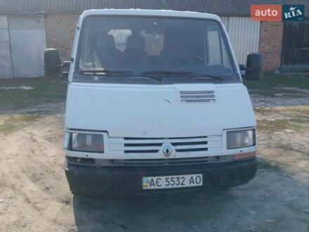 Белый Рено Трафик, объемом двигателя 1.9 л и пробегом 320 тыс. км за 1300 $, фото 1 на Automoto.ua