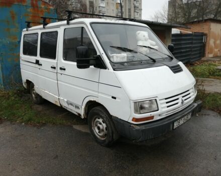 Белый Рено Трафик, объемом двигателя 1.9 л и пробегом 290 тыс. км за 950 $, фото 1 на Automoto.ua