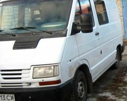 Белый Рено Трафик, объемом двигателя 1.9 л и пробегом 250 тыс. км за 3200 $, фото 1 на Automoto.ua