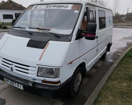 Белый Рено Трафик, объемом двигателя 1.9 л и пробегом 300 тыс. км за 1900 $, фото 1 на Automoto.ua