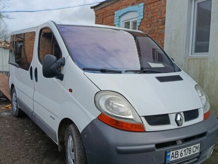 Белый Рено Трафик, объемом двигателя 1.9 л и пробегом 299 тыс. км за 6700 $, фото 1 на Automoto.ua
