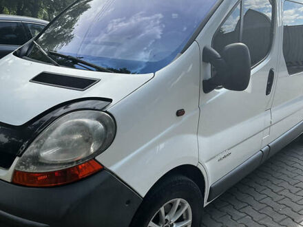 Белый Рено Трафик, объемом двигателя 1.9 л и пробегом 350 тыс. км за 7300 $, фото 1 на Automoto.ua