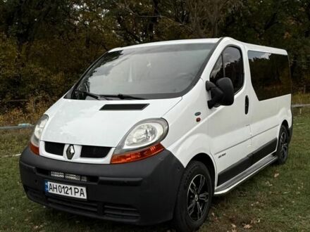 Белый Рено Трафик, объемом двигателя 1.9 л и пробегом 397 тыс. км за 8000 $, фото 1 на Automoto.ua