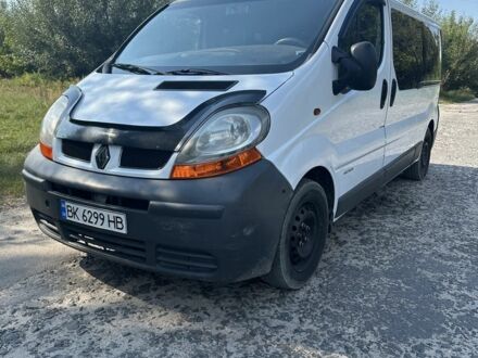Белый Рено Трафик, объемом двигателя 1.9 л и пробегом 300 тыс. км за 6000 $, фото 1 на Automoto.ua