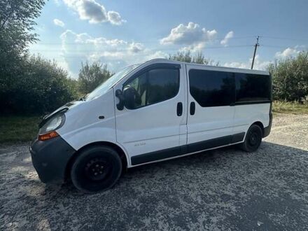 Белый Рено Трафик, объемом двигателя 1.9 л и пробегом 300 тыс. км за 6000 $, фото 1 на Automoto.ua