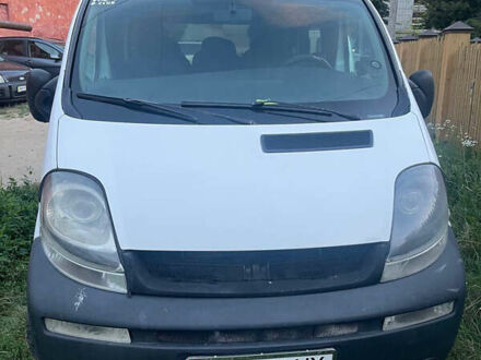 Белый Рено Трафик, объемом двигателя 2.46 л и пробегом 423 тыс. км за 7000 $, фото 1 на Automoto.ua