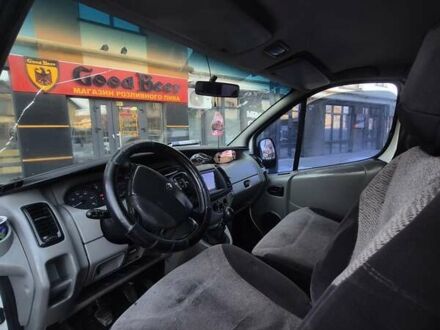 Белый Рено Трафик, объемом двигателя 1.87 л и пробегом 400 тыс. км за 6000 $, фото 1 на Automoto.ua