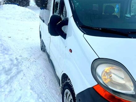 Білий Рено Трафік, об'ємом двигуна 1.9 л та пробігом 382 тис. км за 8200 $, фото 1 на Automoto.ua